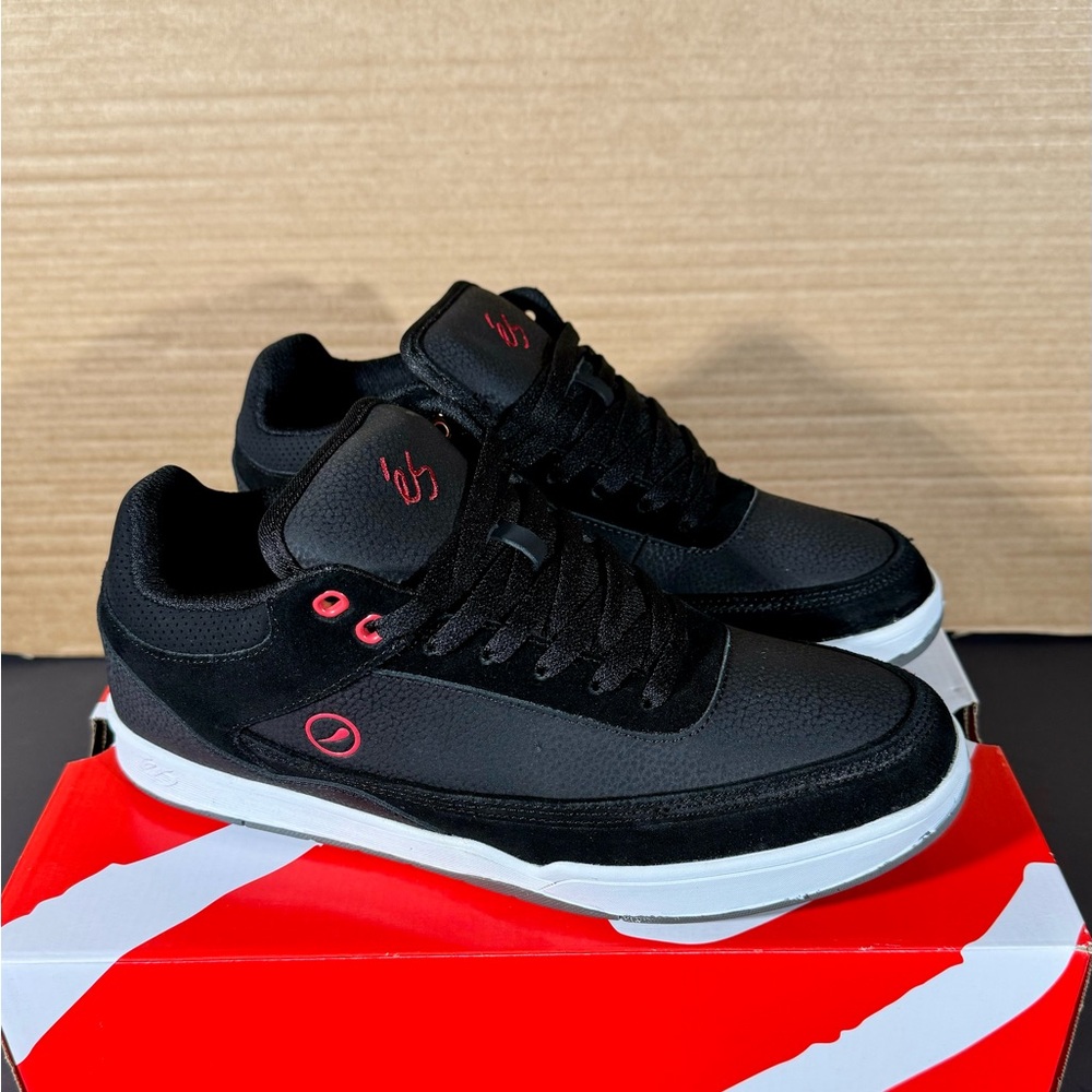 Size 11.5 éS Stylus Mid skate shoes 
Brand new with box